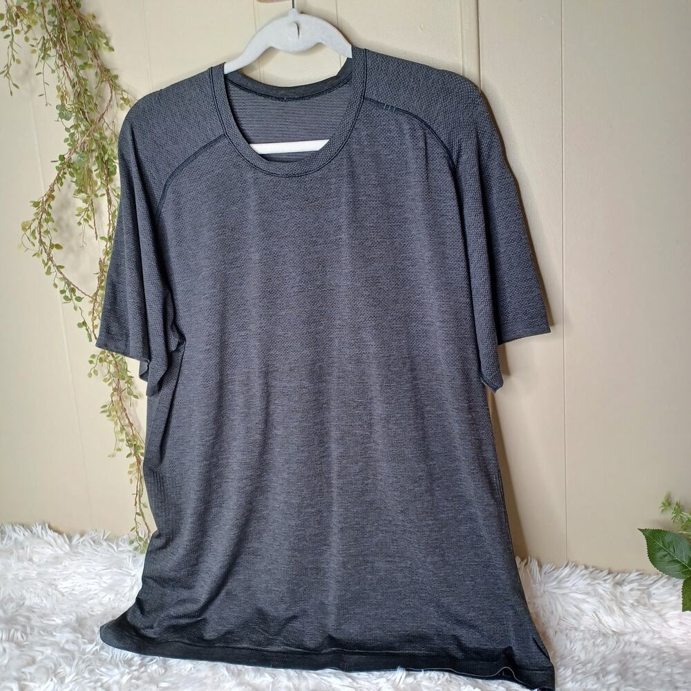 Lululemon Charcoal Gray Lightweight Short Sleeve Activewear Shirt Men's